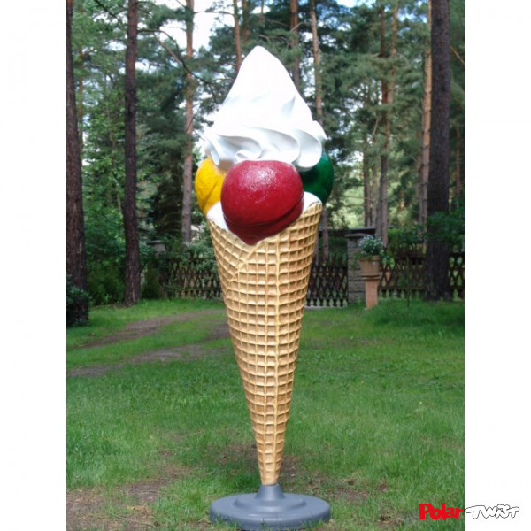 Kugeleistüte mit 3 Kugeln und Sahne mit Standfuß
